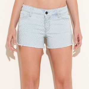 🌻 3 for $20 GUESS animal print denim short